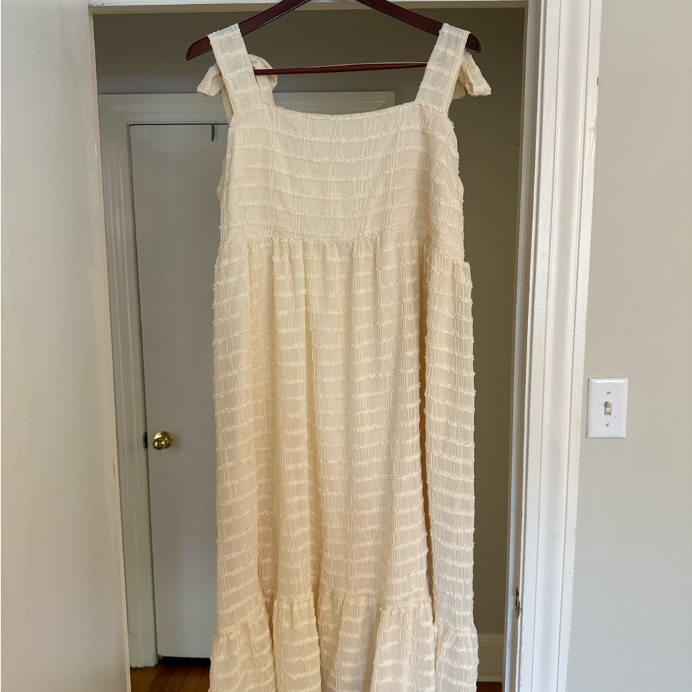 Elegant Cream Sleeveless Dress With Bows